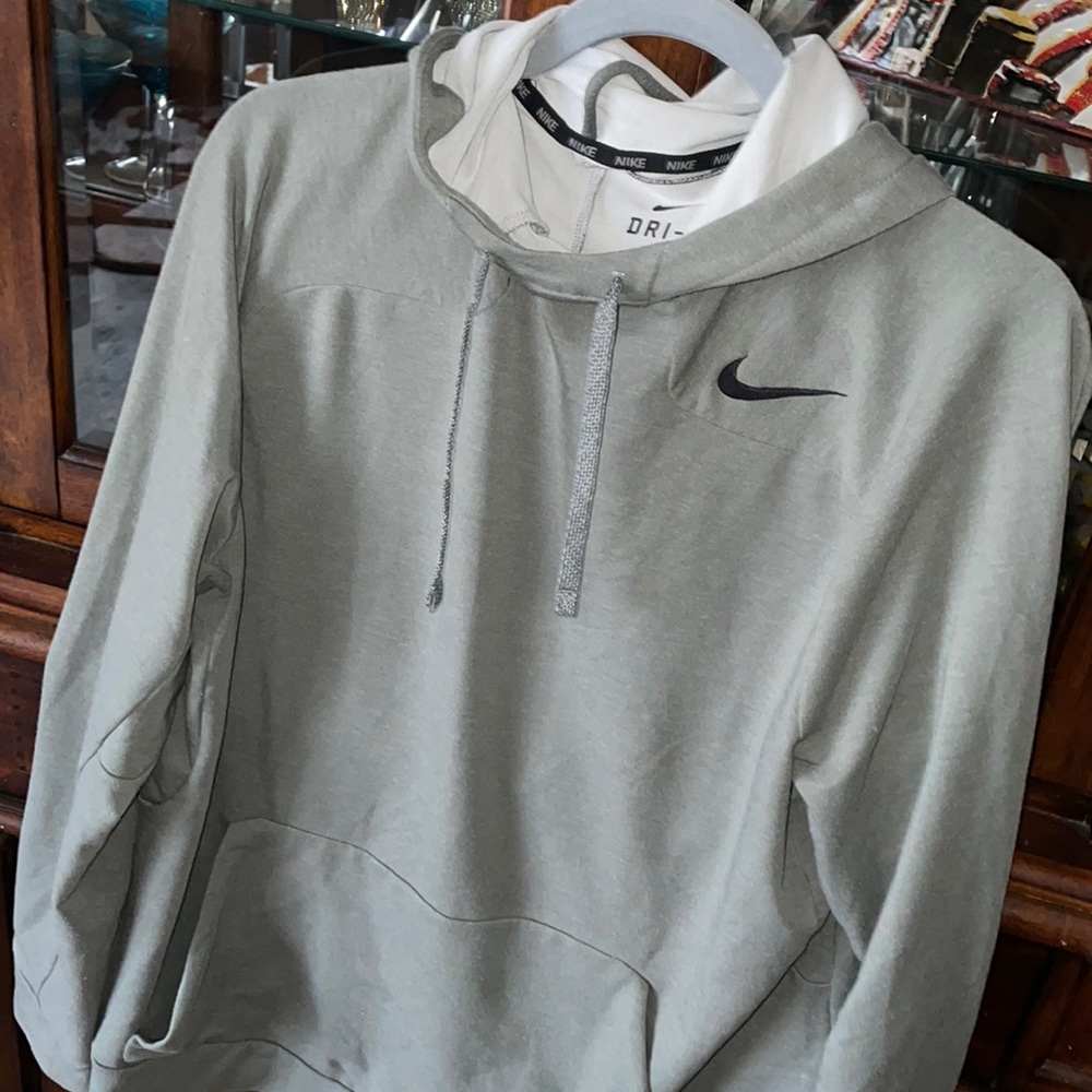 Gray hooded Nike sweatshirt men’s large Dri-Fit